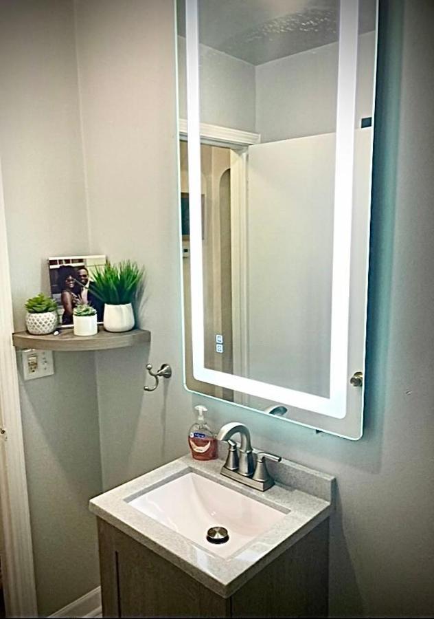 R & R Beautiful 2 Bdrm, 2 Bath Vacation * Detroit